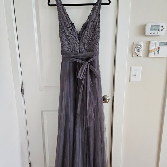 Elegant Lace Wedding Dress in Gray - Picture 2 of 6